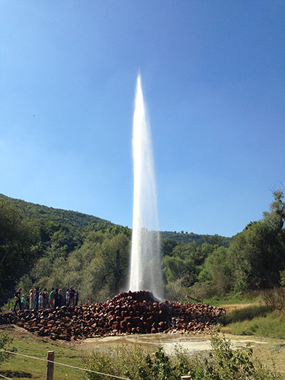 geyser-1607821_1920.jpg